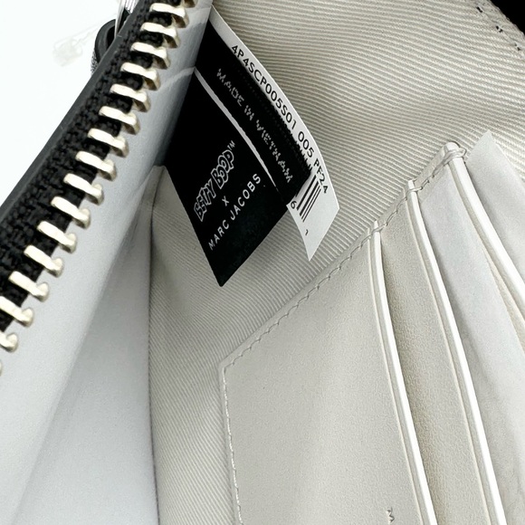 Marc Jacobs New With Tag Limited Edition Betty Boop Wristlet Wallet - Picture 11 of 11